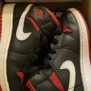 Boys Nike Air Jordan 1 Mid BG